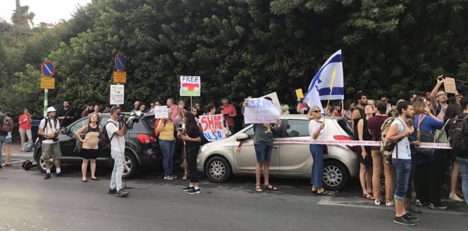 Tel Aviv’de SDG Yanlısı ve Barış Pınarı Karşıtı Bir Gösteri Düzenlendi