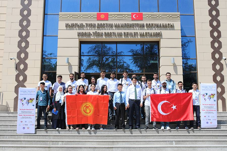 طلاب "اتحاد طلاب الأناضول" يشاركون في رحلة تيكا لقرغيزيا