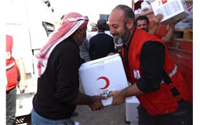 مساعدات إنسانية من الهلال الأحمر التركي لـ تل أبيض التي تم تطهيرها من الإرهاب