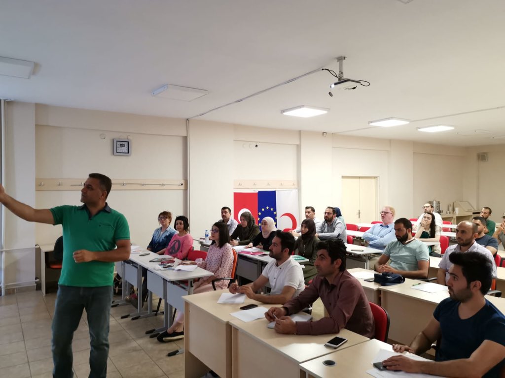 بدأ مركز الهلال الأحمر التركي  المجتمعي في ولاية قيصري دورة تدريبية تستمر لمدة 5 أسابيع في جامعة إرجييس.
