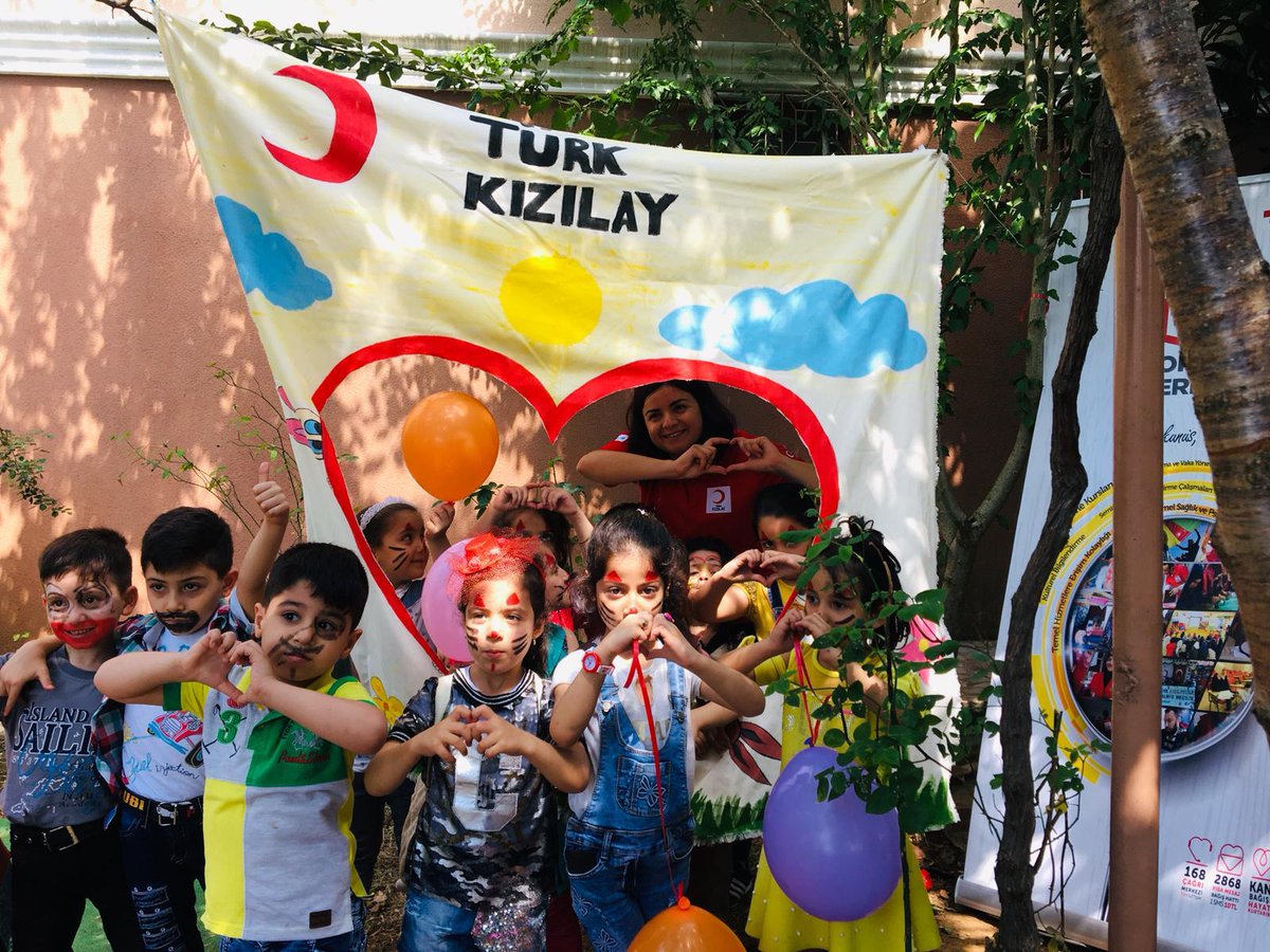 Türk Kızılay Sultanbeyli Toplum Merkezinde karne günü heyecanı