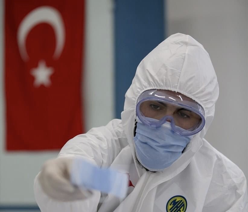 Türk Bilim Adamları "Korona" Tedavisi İçin Bir İlaç Geliştirmek Üzere Yarışa Girdiler