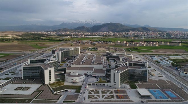 Türkiye Yapay Solunum Cihazı Donanımlı Avrupa'nın En Büyük Şehir Hastanesini Açıyor